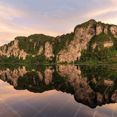 Avani Ao Nang Cliff Krabi Resort - SHA Extra Plus Exterior foto
