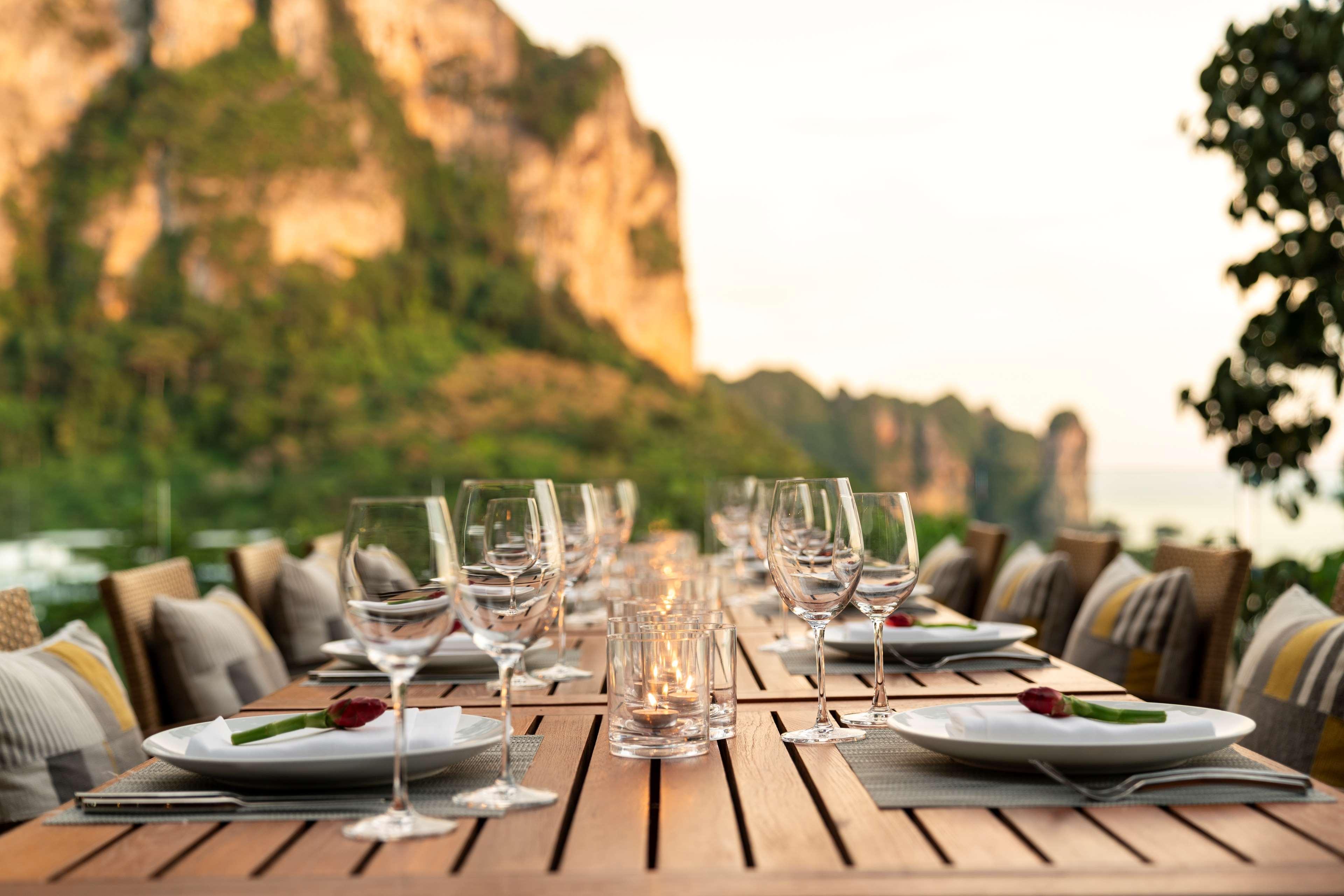 Avani Ao Nang Cliff Krabi Resort - SHA Extra Plus Exterior foto