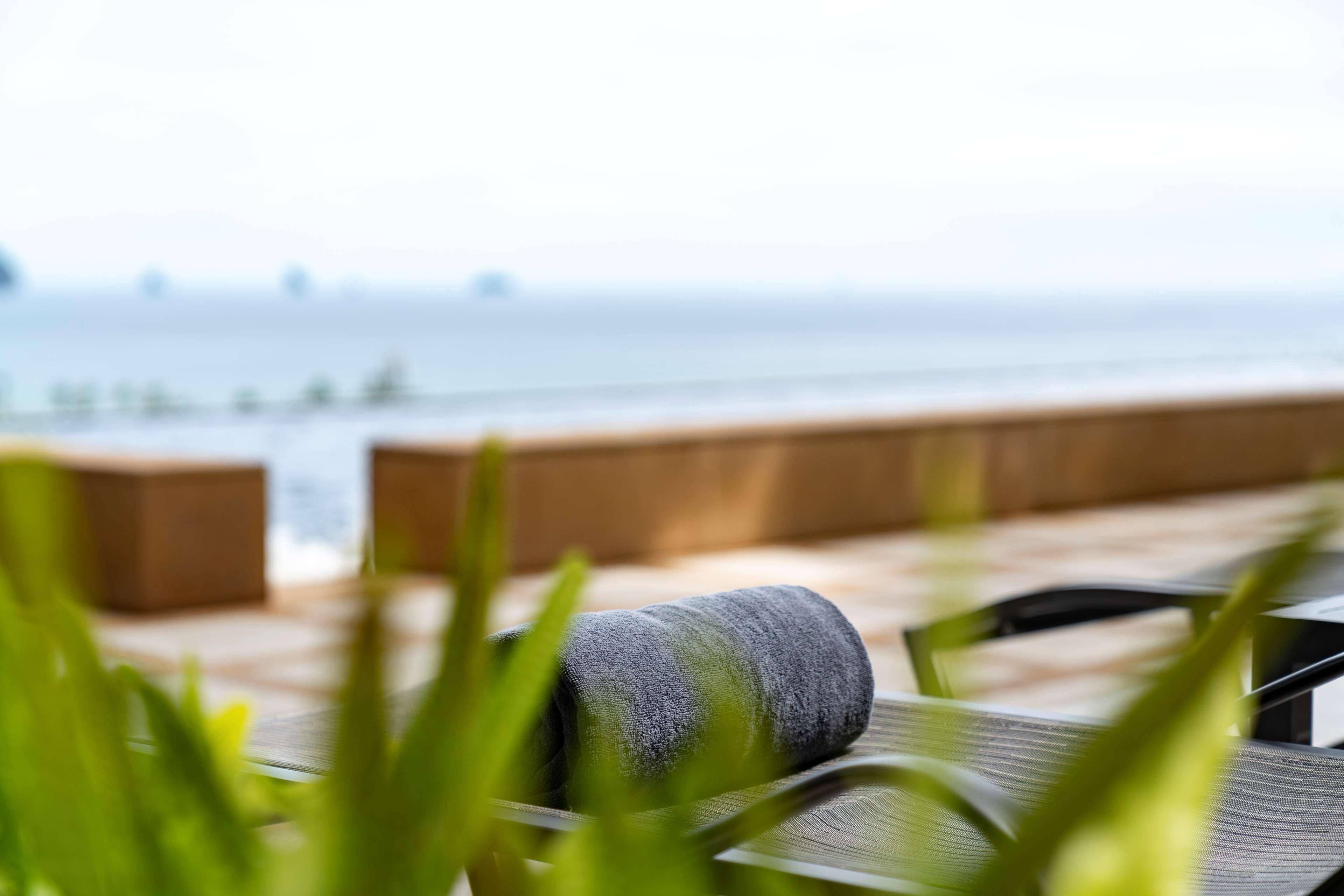 Avani Ao Nang Cliff Krabi Resort - SHA Extra Plus Exterior foto