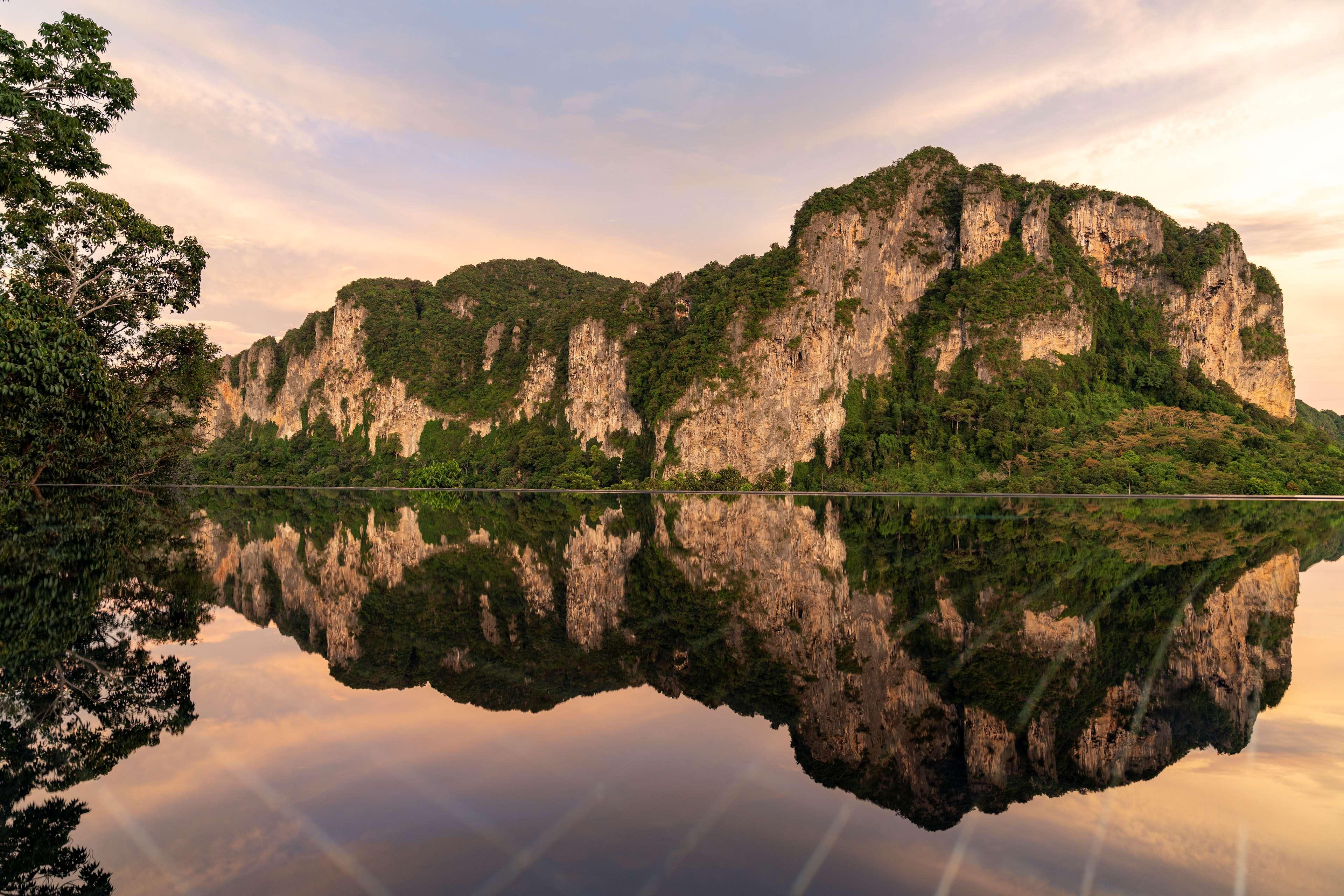 Avani Ao Nang Cliff Krabi Resort - SHA Extra Plus Exterior foto