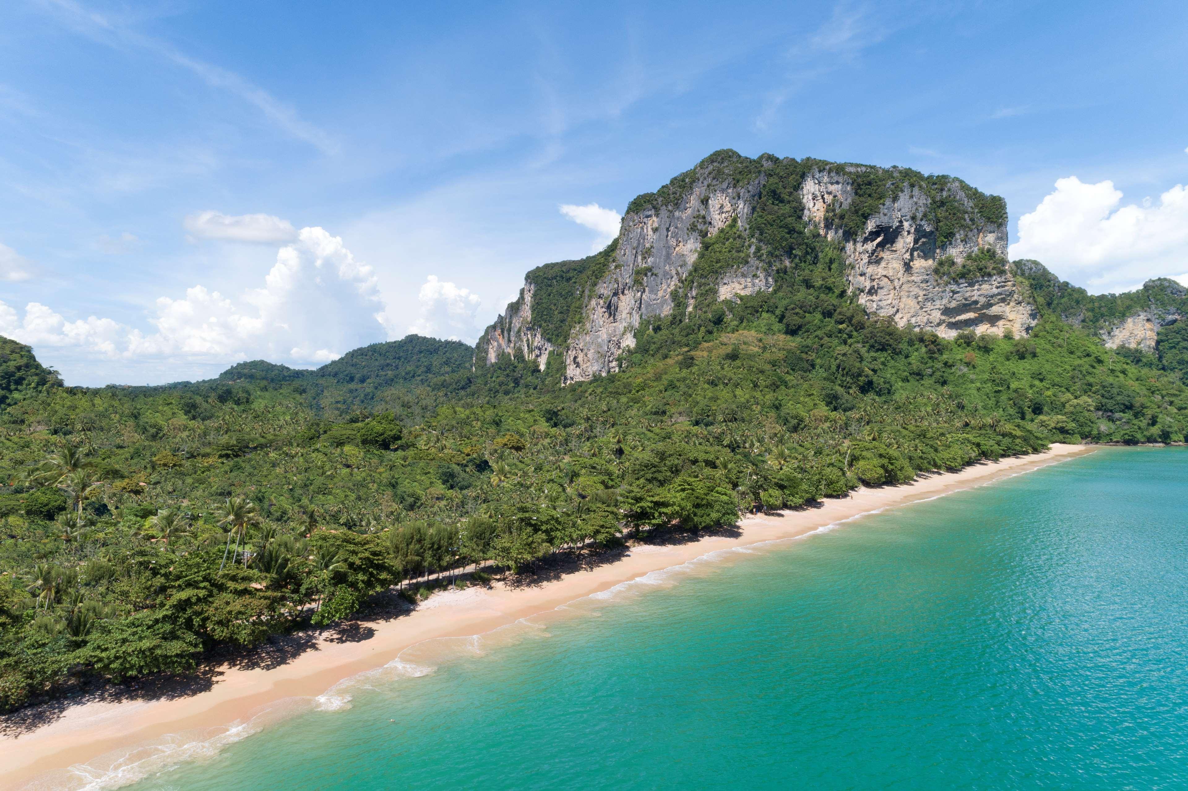 Avani Ao Nang Cliff Krabi Resort - SHA Extra Plus Exterior foto