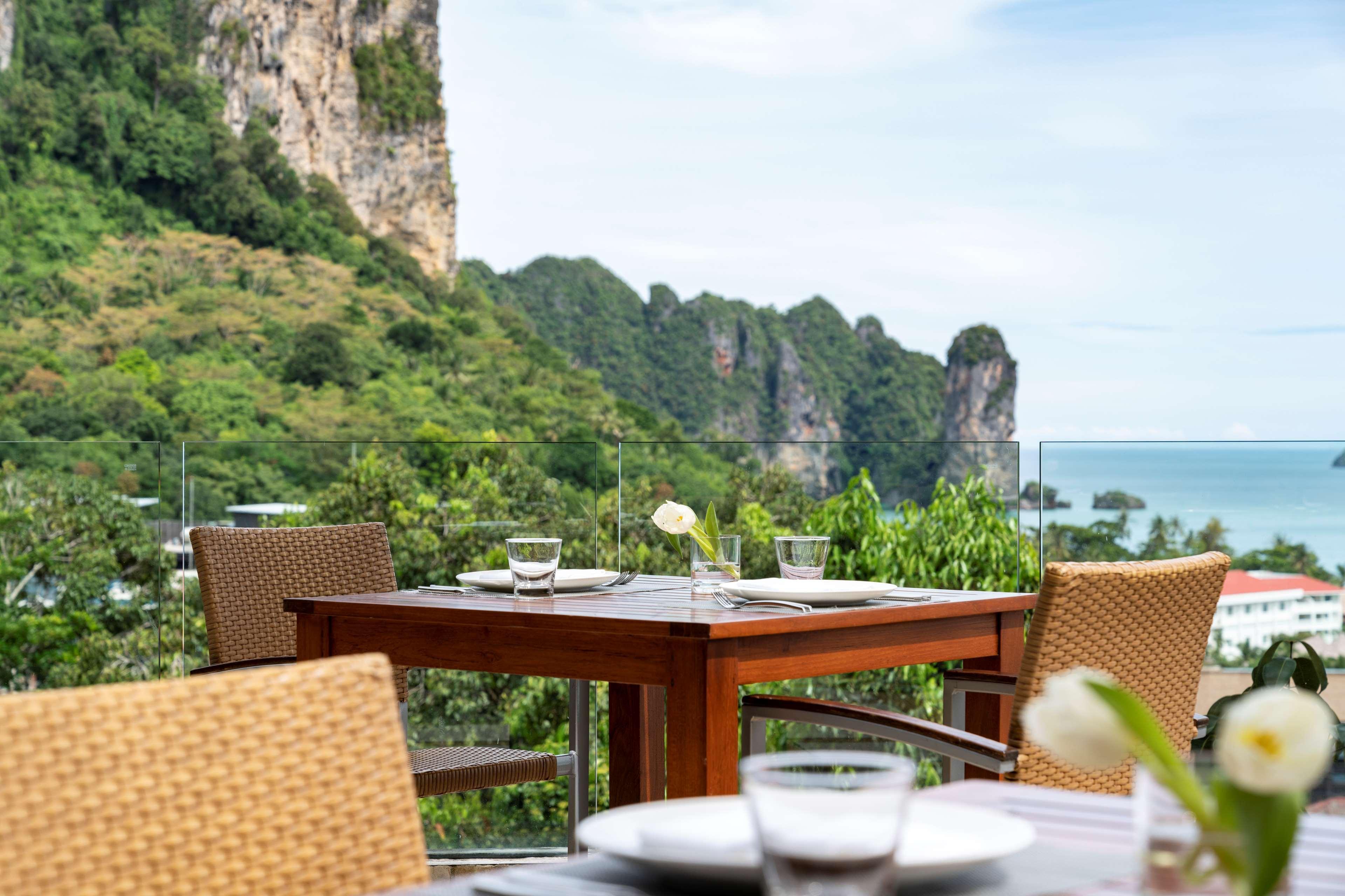 Avani Ao Nang Cliff Krabi Resort - SHA Extra Plus Exterior foto