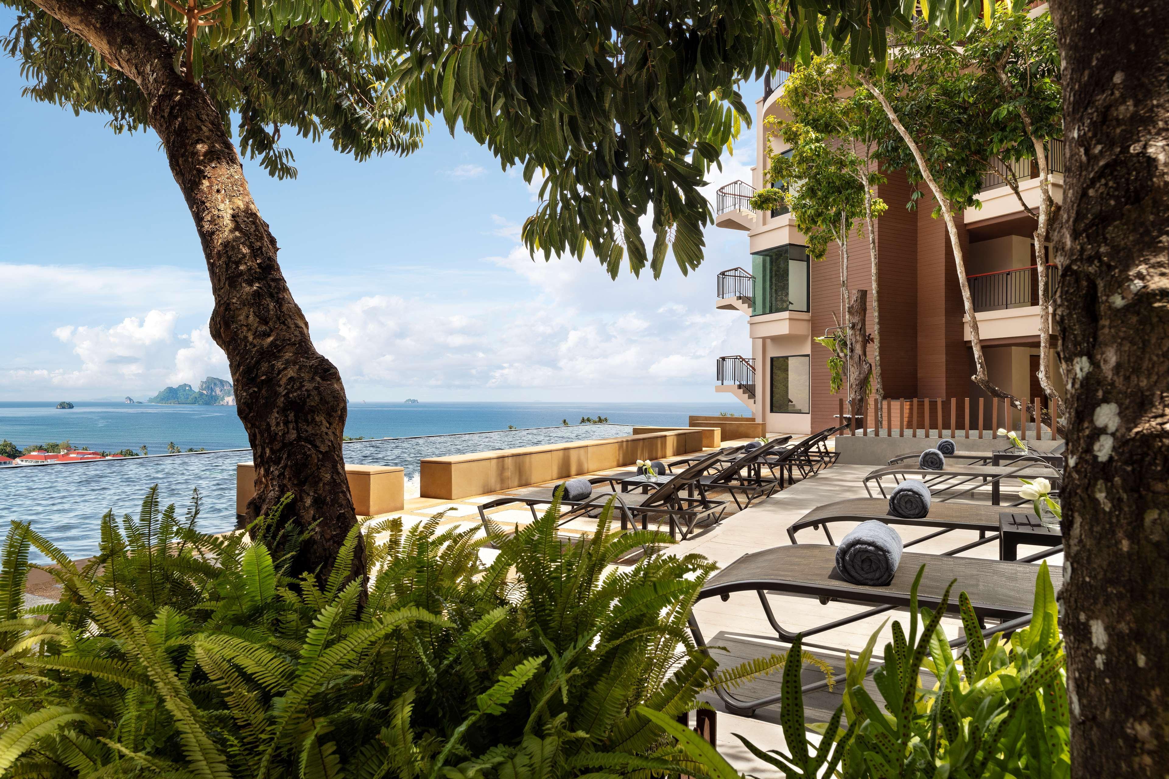 Avani Ao Nang Cliff Krabi Resort - SHA Extra Plus Exterior foto