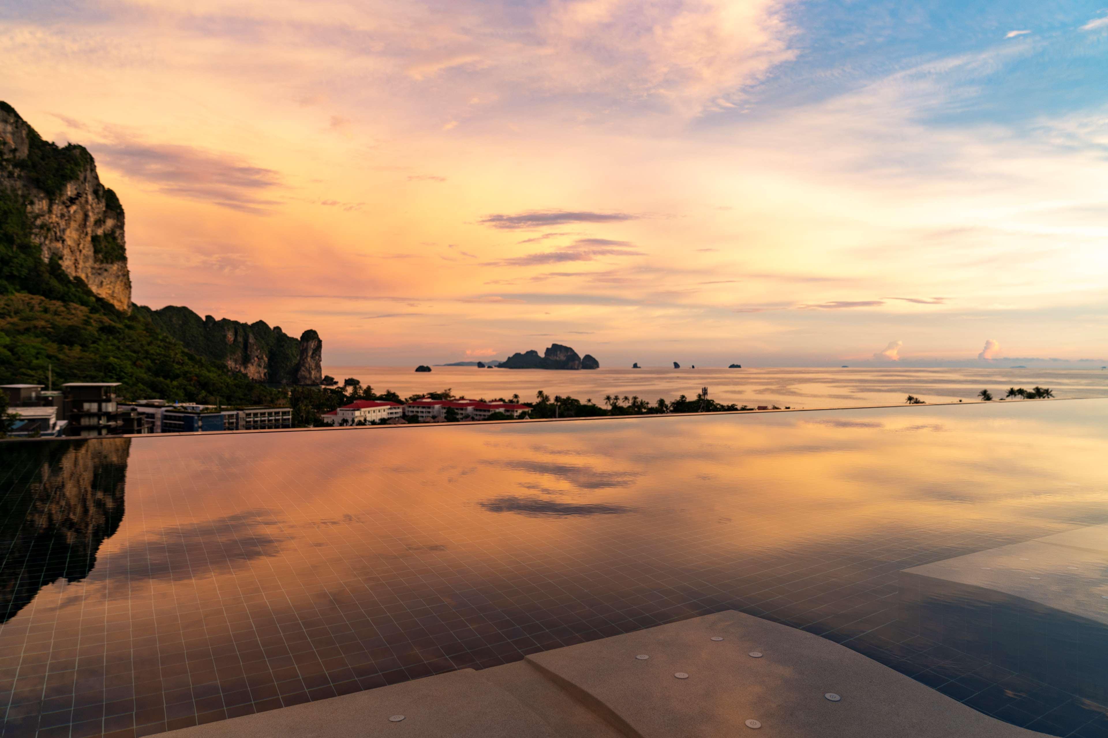 Avani Ao Nang Cliff Krabi Resort - SHA Extra Plus Exterior foto